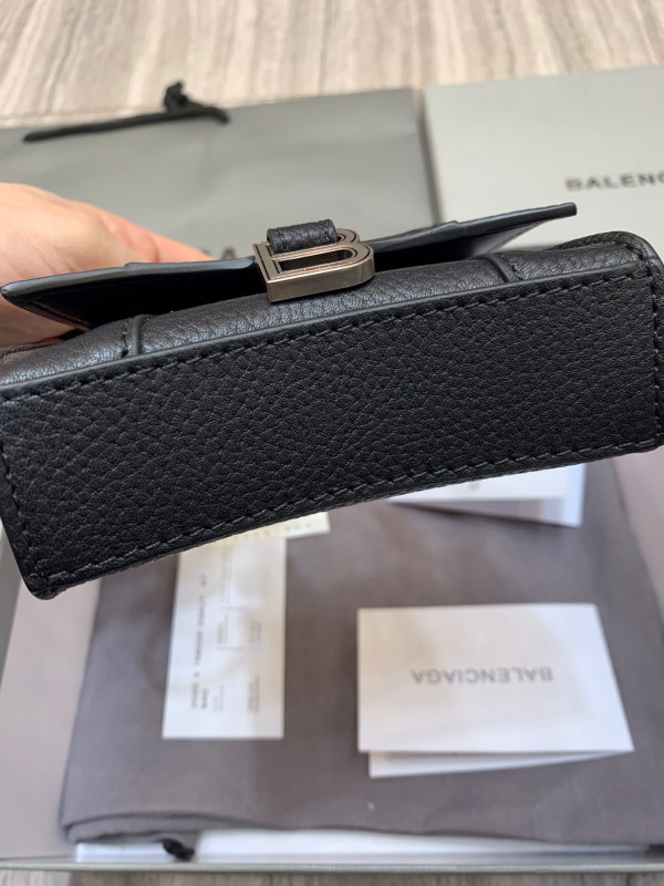 Ba*len*cia*ga hourglass