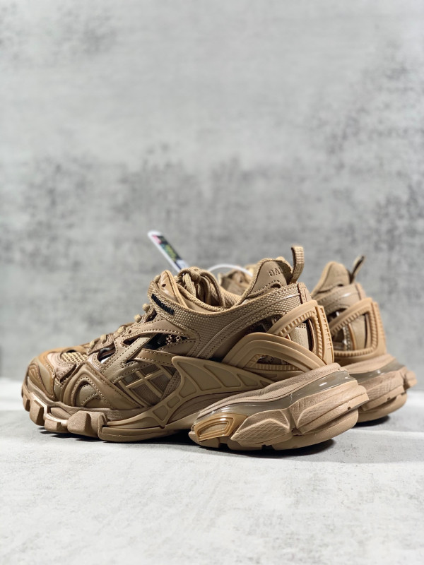 Ba*len*cia*ga track.2