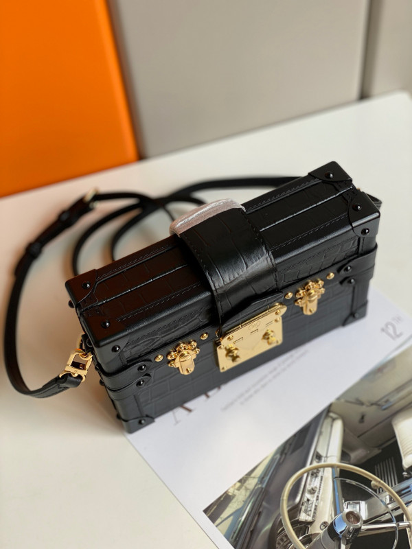 l0*is V*t0n petite malle