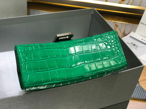 Ba*len*cia*ga hourglass