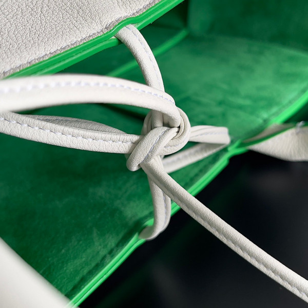 bo*te*ga Ve*ne*ta small arco tote bag