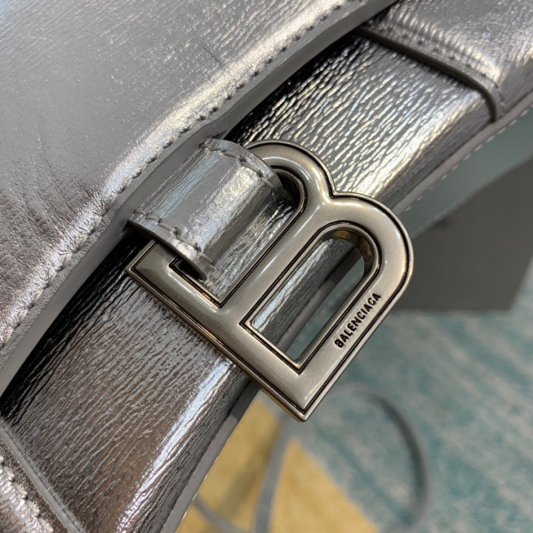 Ba*len*cia*ga hourglass