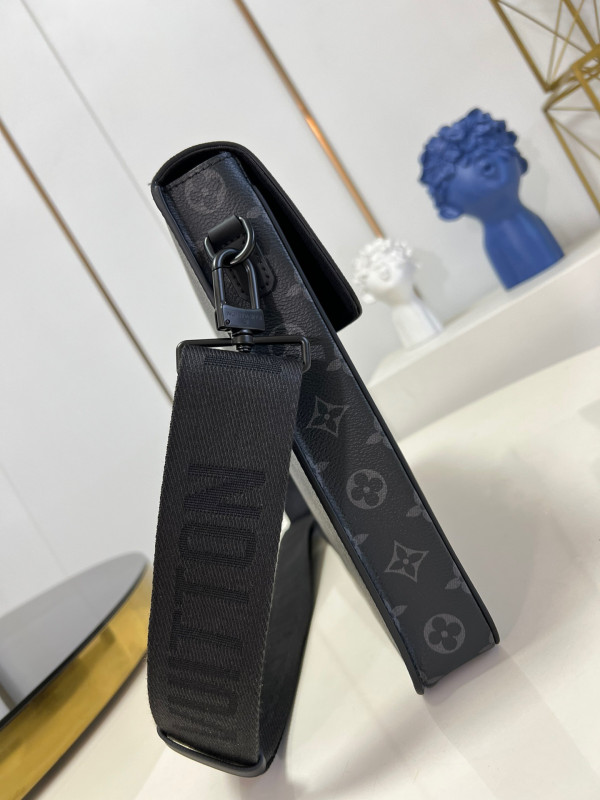 l0*is V*t0n s lock briefcase