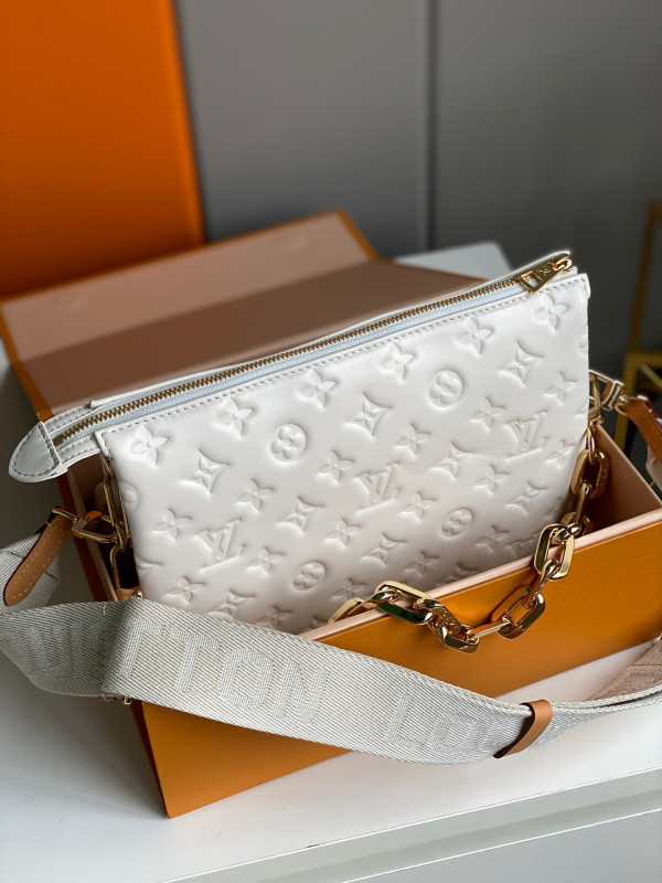 l0*is V*t0n coussin pm