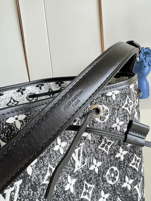 l0*is V*t0n petit noÉ