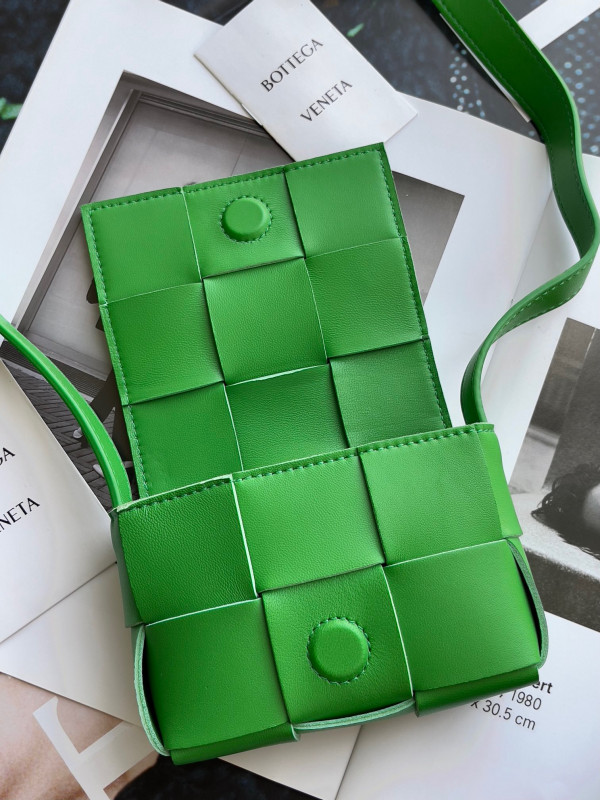 bo*te*ga Ve*ne*ta candy mini cassette-12*8*4cm