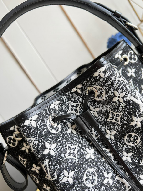 l0*is V*t0n petit noÉ