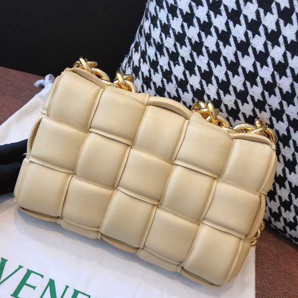 bo*te*ga Ve*ne*ta the chain cassette