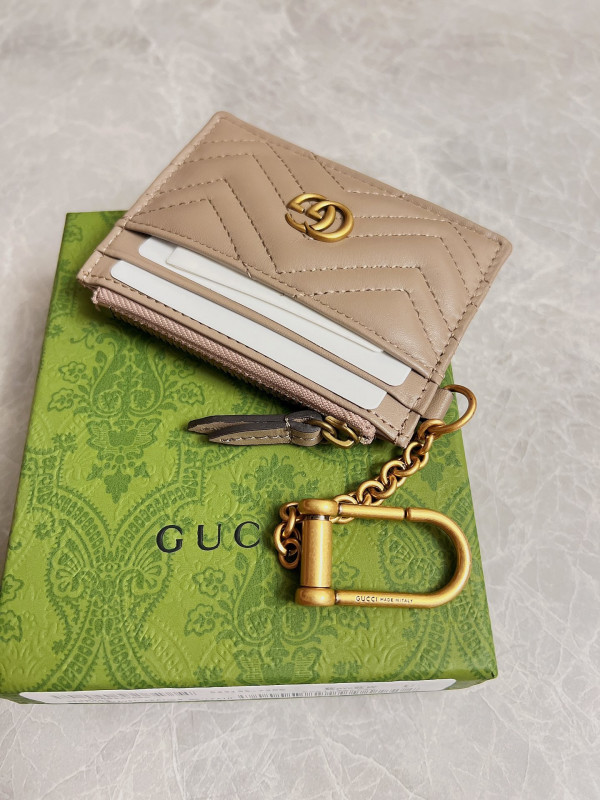 G*u*i gg marmont keychain wallet