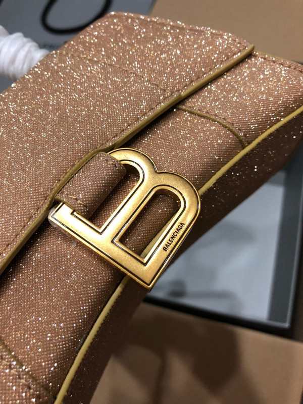 Ba*len*cia*ga hourglass