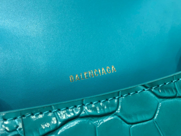 Ba*len*cia*ga hourglass