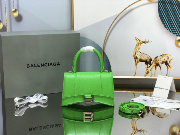 Ba*len*cia*ga hourglass