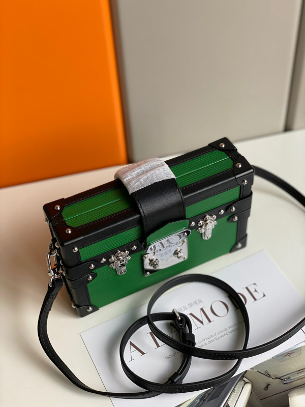 l0*is V*t0n petite malle