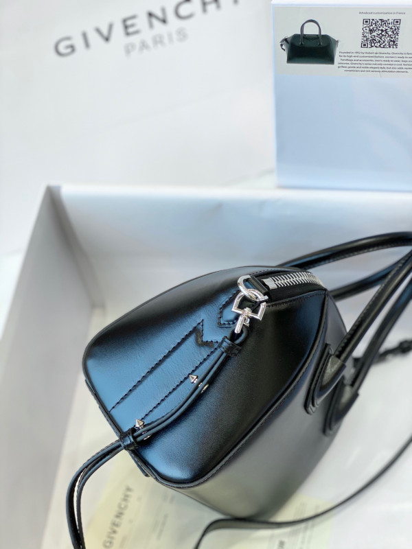 GIENVCHY ANTIGONA MINI/SMALL/MEDIUM IN SMOOTH LEATHER