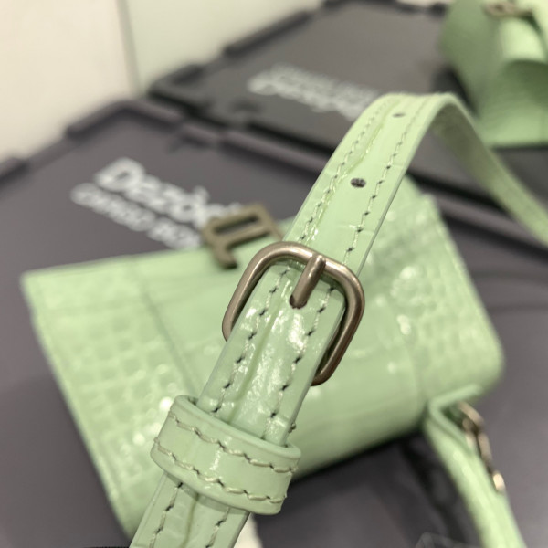 Ba*len*cia*ga hourglass