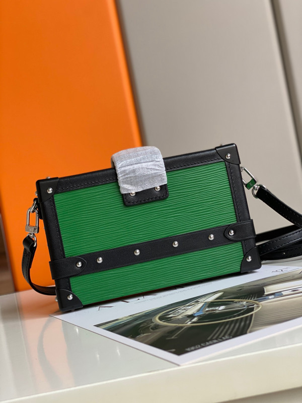 l0*is V*t0n petite malle