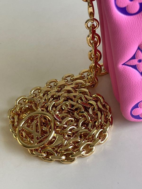 l0*is V*t0n pochette coussin