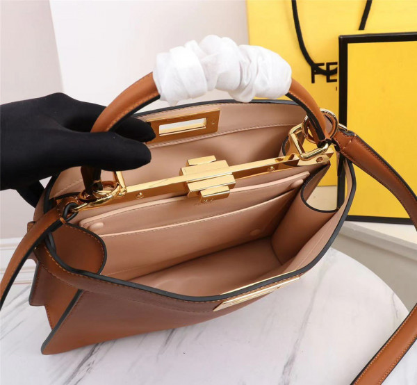 F**di peekaboo iseeu medium