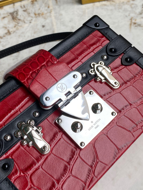 l0*is V*t0n petite malle