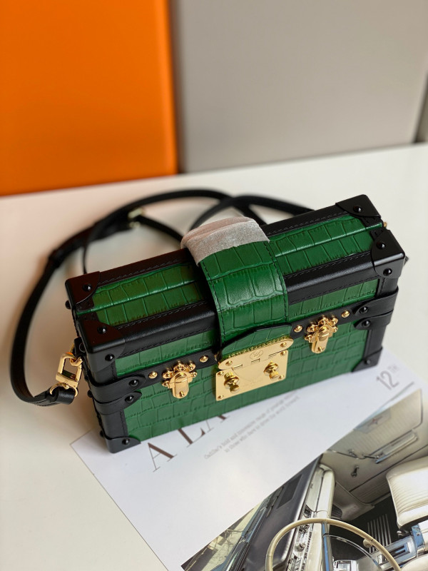 l0*is V*t0n petite malle