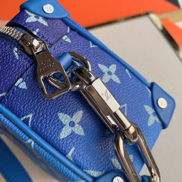 l0*is V*t0n soft trunk