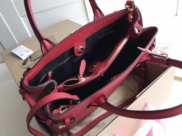 B**rry the medium banner in leather and house check