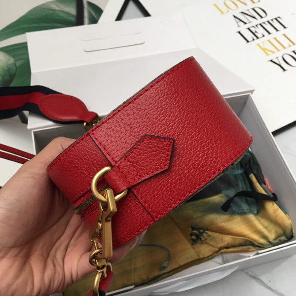 G*u*i gg messenger bag