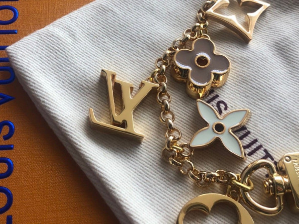 l0*is V*t0n fleur de monogram bag charm chain