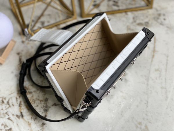 l0*is V*t0n petite malle