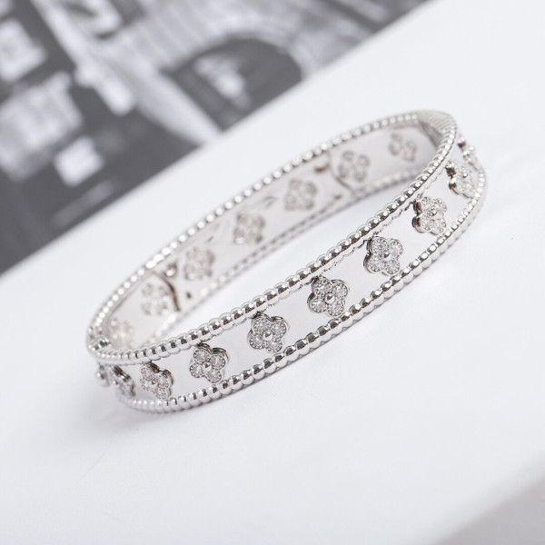 V*N CL*F & arpels  perlée bracelet