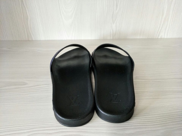 l0*is V*t0n slippers