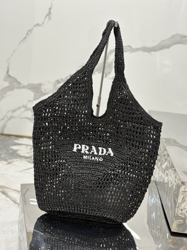 Pra*a crochet tote bag