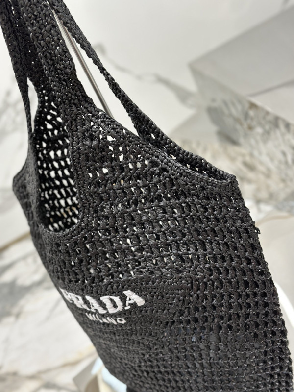 Pra*a crochet tote bag