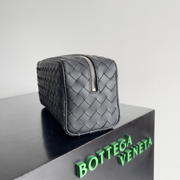 bo*te*ga Ve*ne*ta  intrecciato leather wallet-on-strap