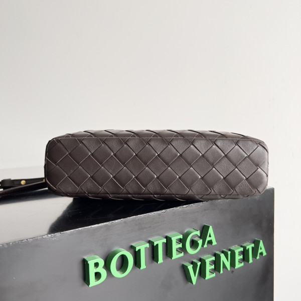 bo*te*ga Ve*ne*ta  vanity case crossbody bag