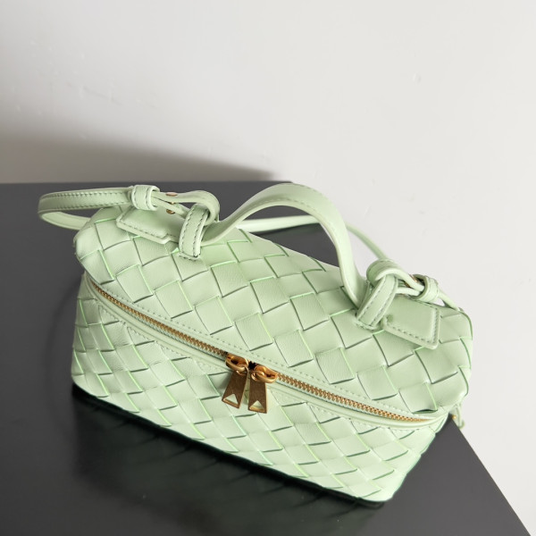 bo*te*ga Ve*ne*ta  vanity case crossbody bag