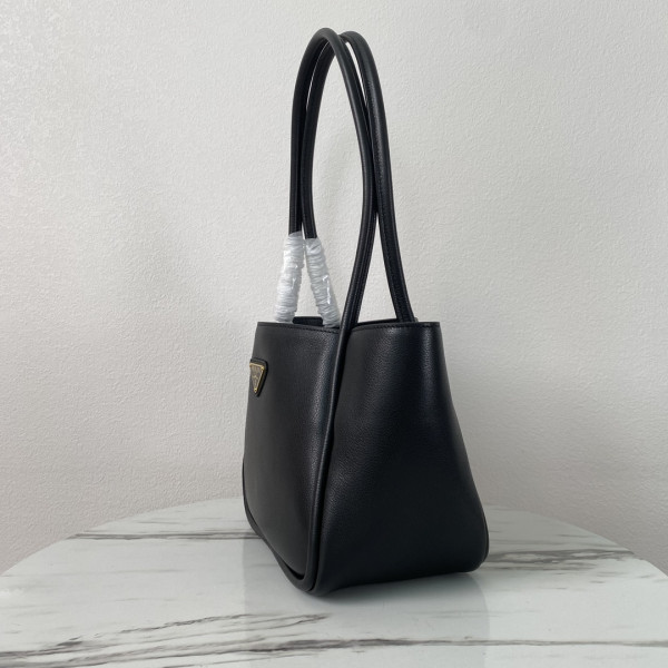 Pra*a medium leather handbag-25*18.5*12.5cm
