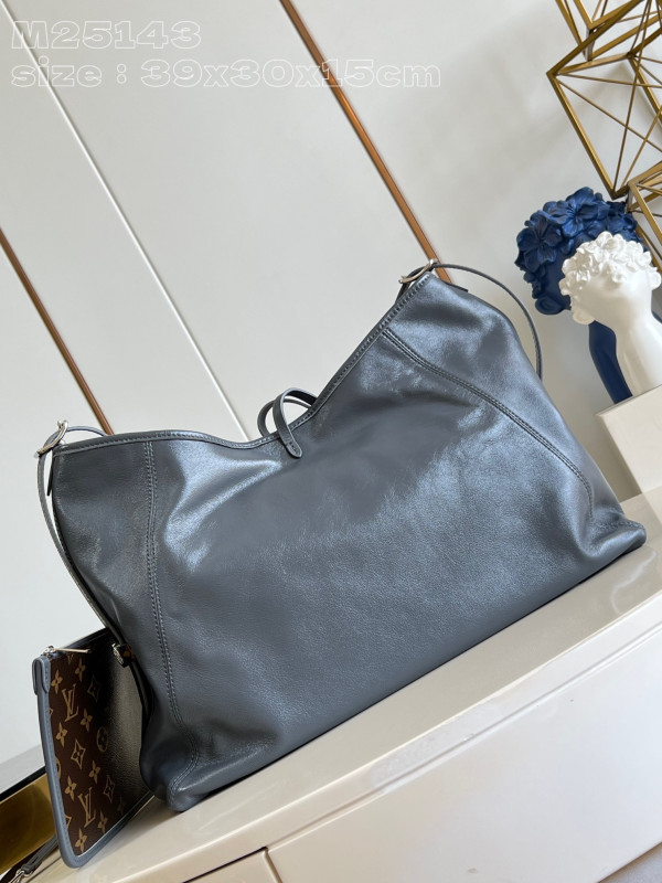 l0*is V*t0n carryall mm- 39 x 30 x 15cm