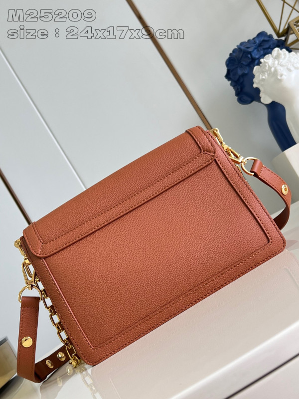 l0*is V*t0n dauphine mm