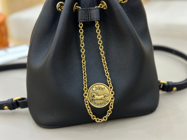 Chloe bracelet backpack in grained leather- 22*20*10.5cm