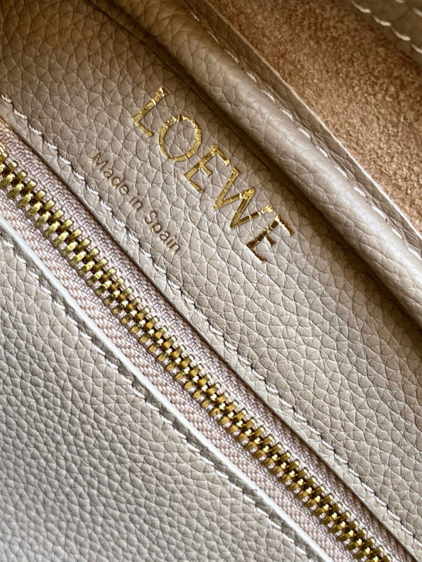 L0ew* amazona 23 bag in soft grained calfskin - 23*10*15cm