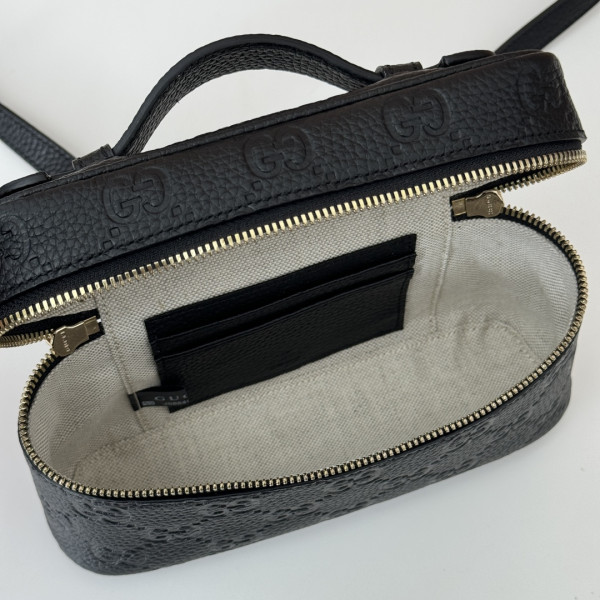 G*u*i gg emblem small bag - 20*12*5cm