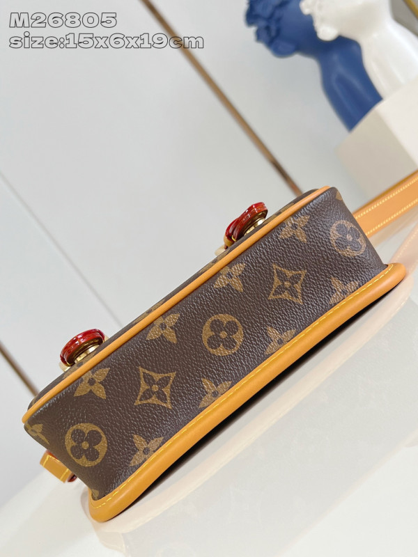 l0*is V*t0n satchel wearable wallet - 15*6*19.5cm