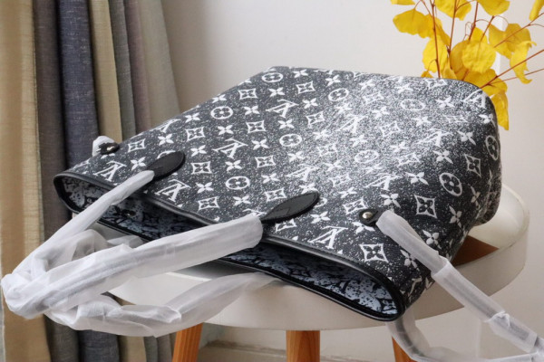 l0*is V*t0n neverfull mm