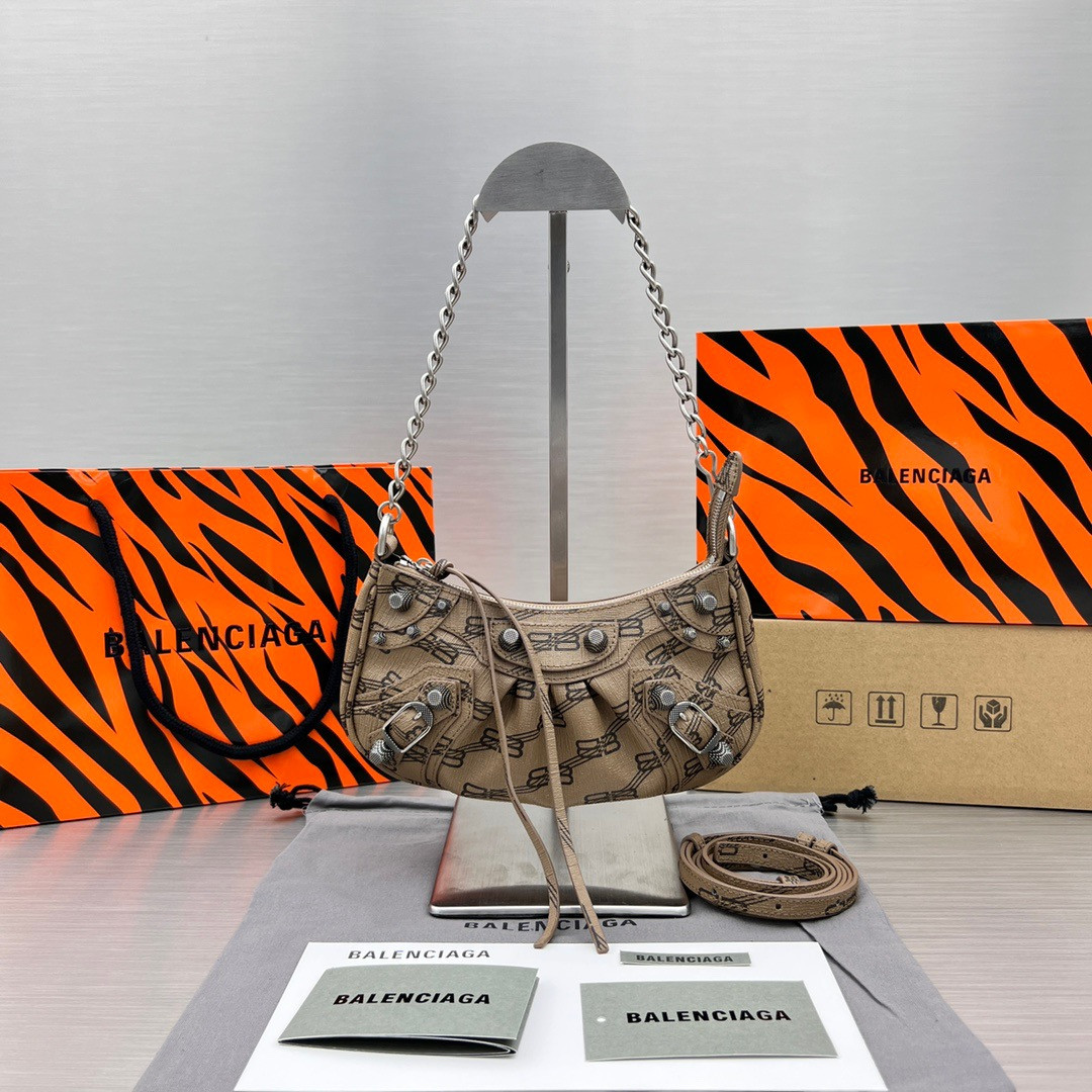 Ba*len*cia*ga women's le cagole mini bag with chain