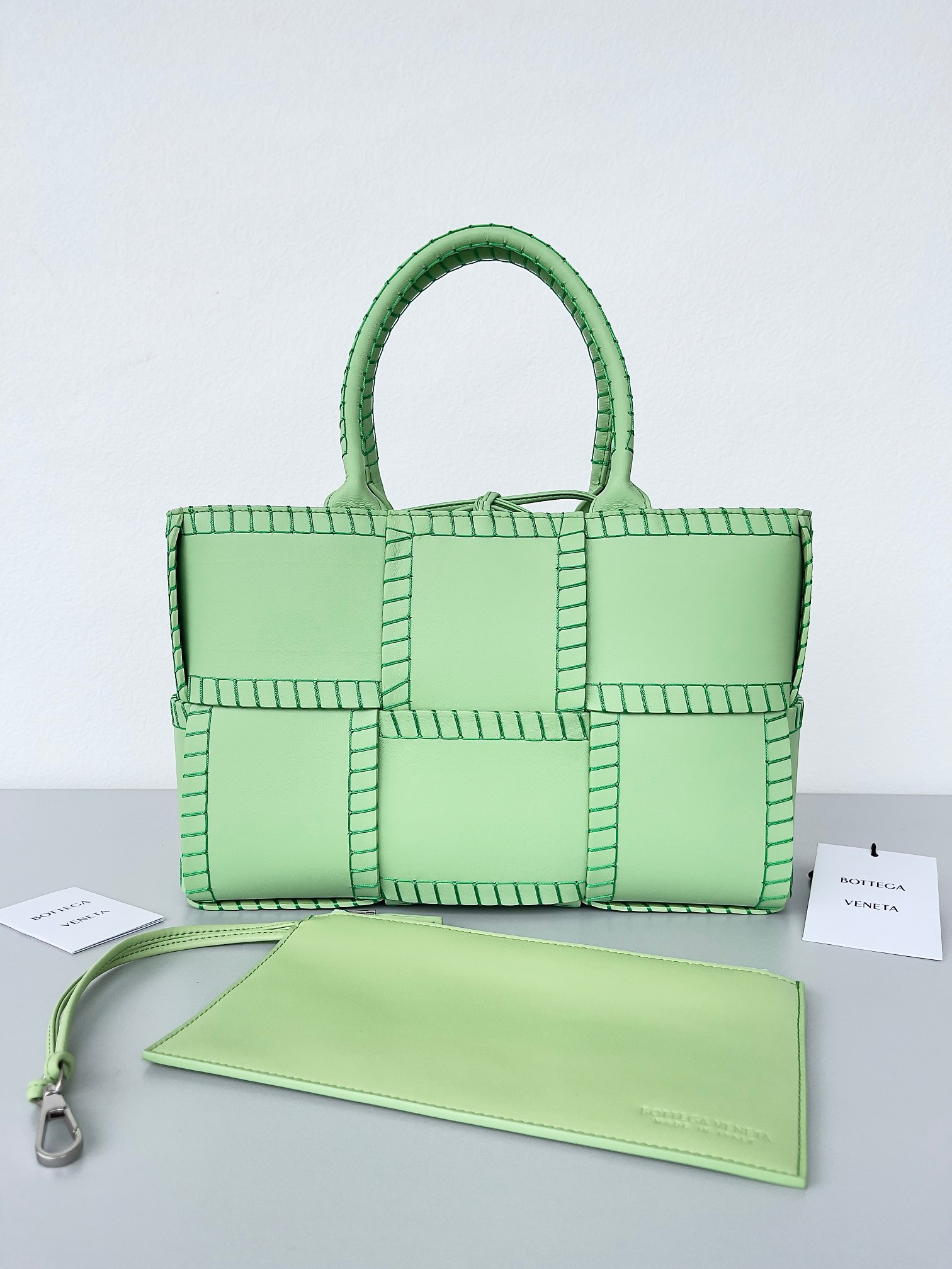 bo*te*ga Ve*ne*ta small arco tote bag