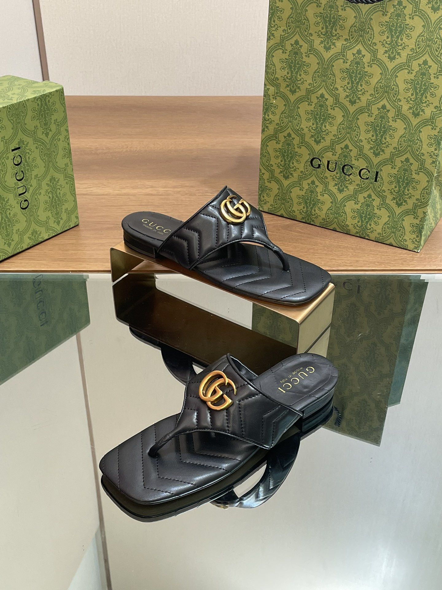 G*u*i women's double g thong sandal