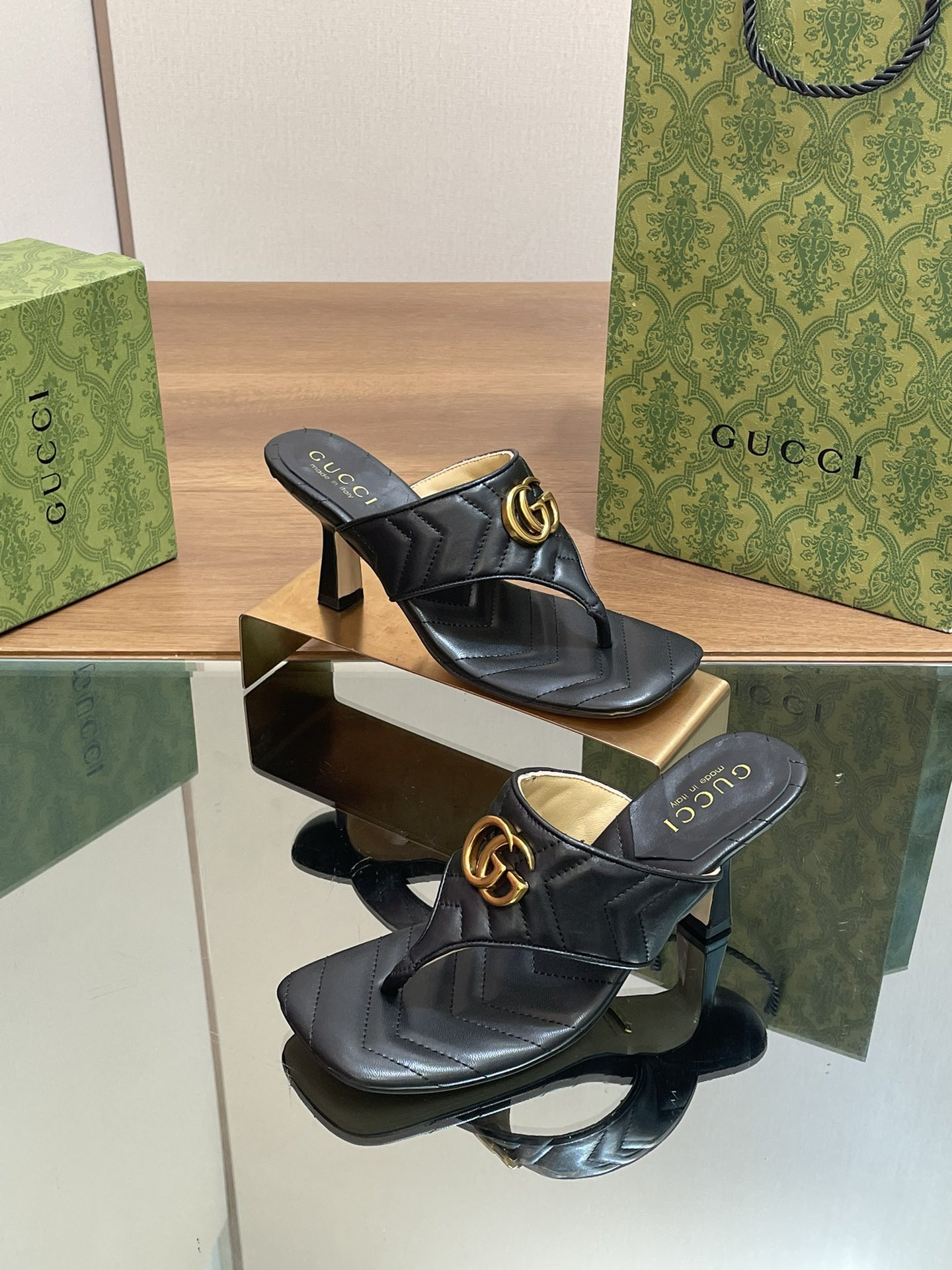 G*u*i women's double g thong sandal