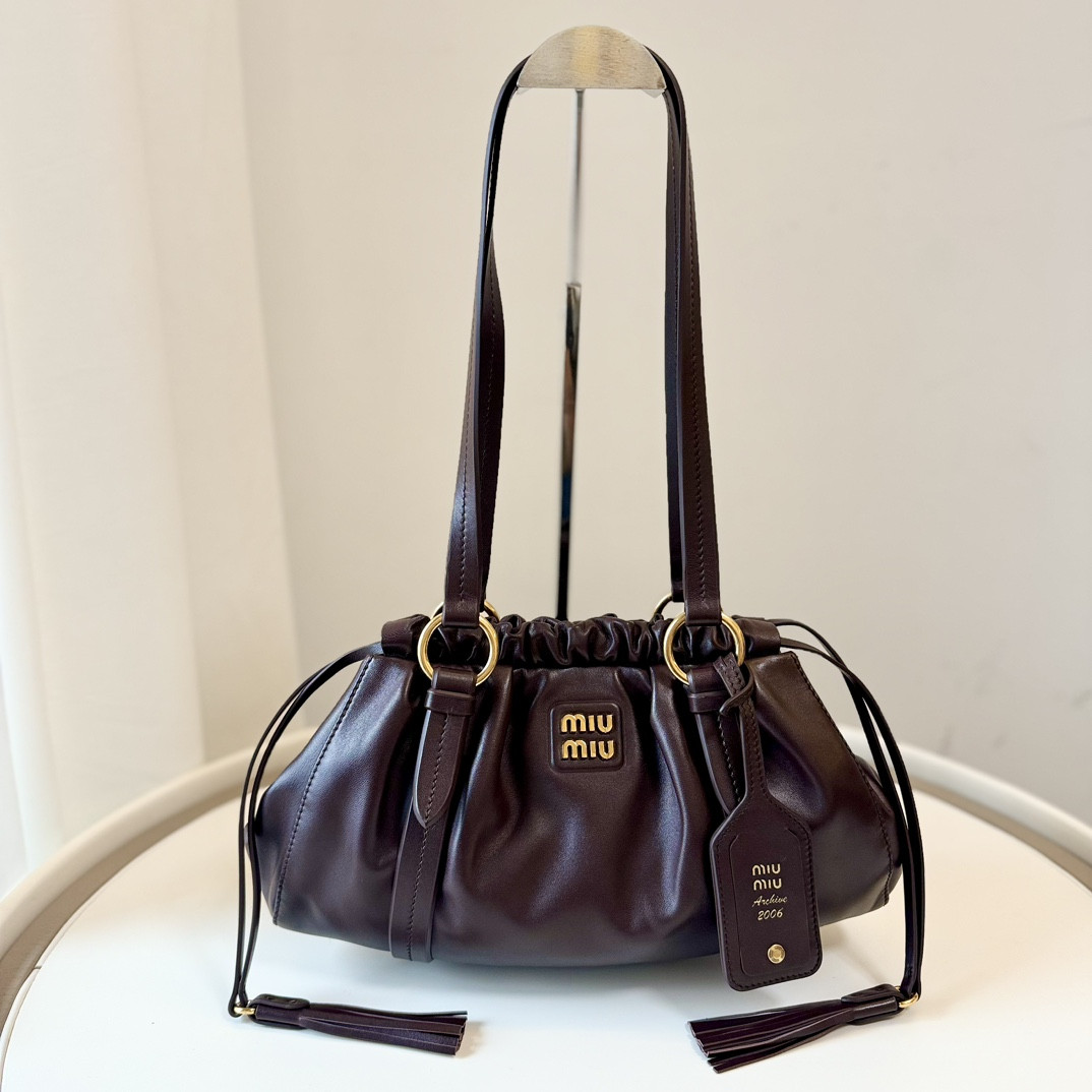 M*um*u joie nappa leather bag