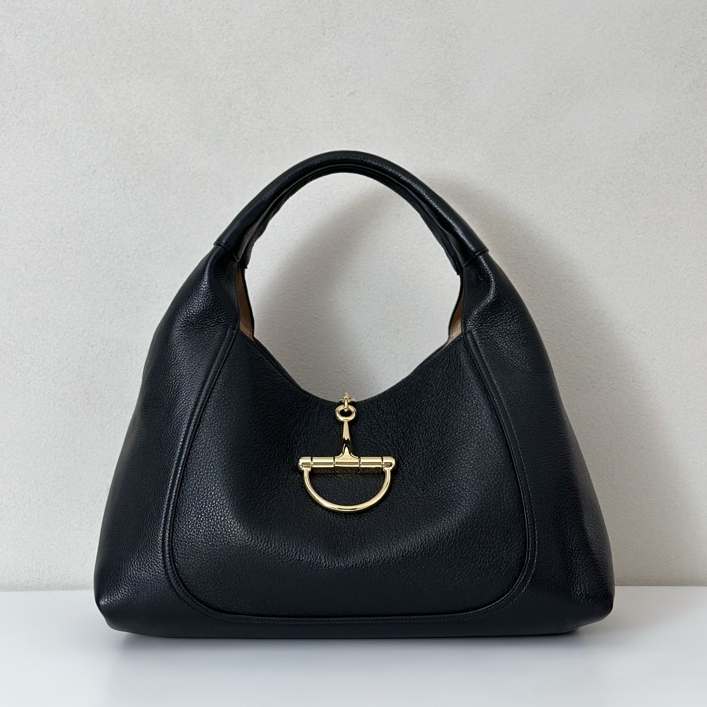 G*u*i softbit maxi shoulder bag